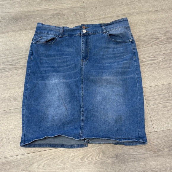 Tala Denim Women's Skirt w/slit in back - Picture 1 of 10